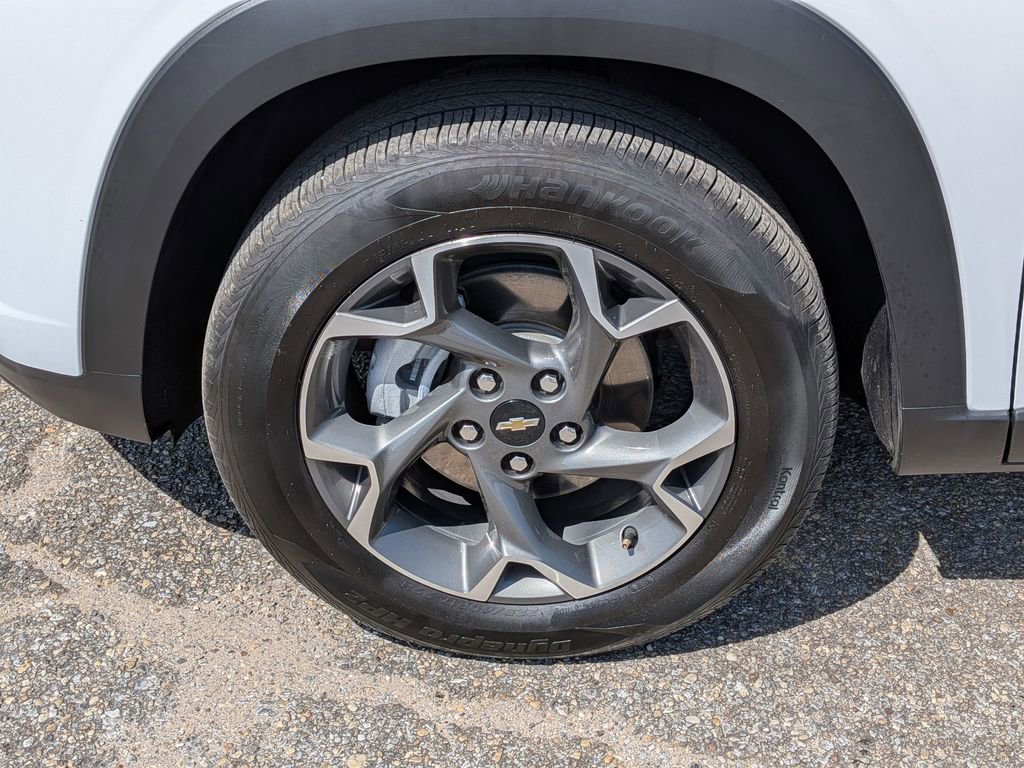 Used 2025 Chevrolet Trax LT w/ Driver Confidence Package FWD image 11
