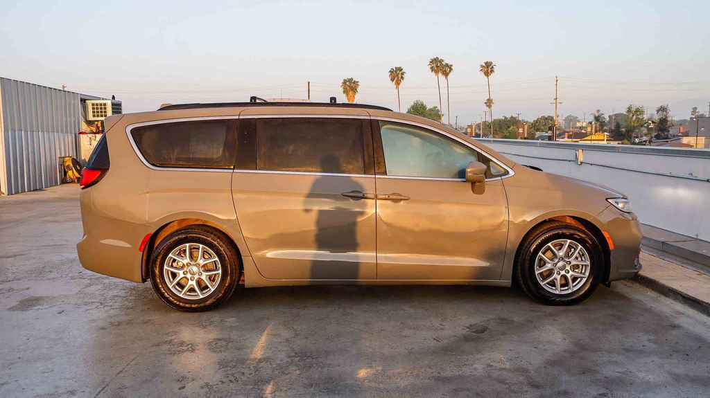 Used 2022 Chrysler Pacifica Touring-L FWD image 13