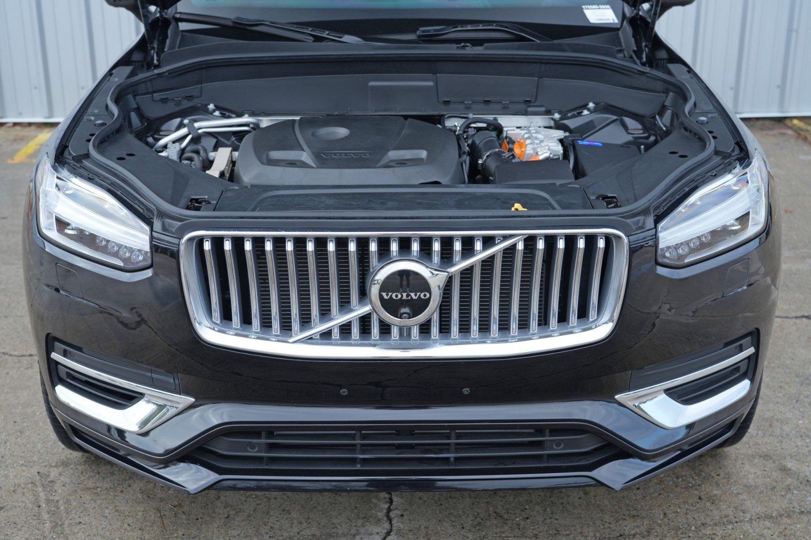 Used 2024 Volvo XC90 T8 Ultimate w/ Lounge Package image 8