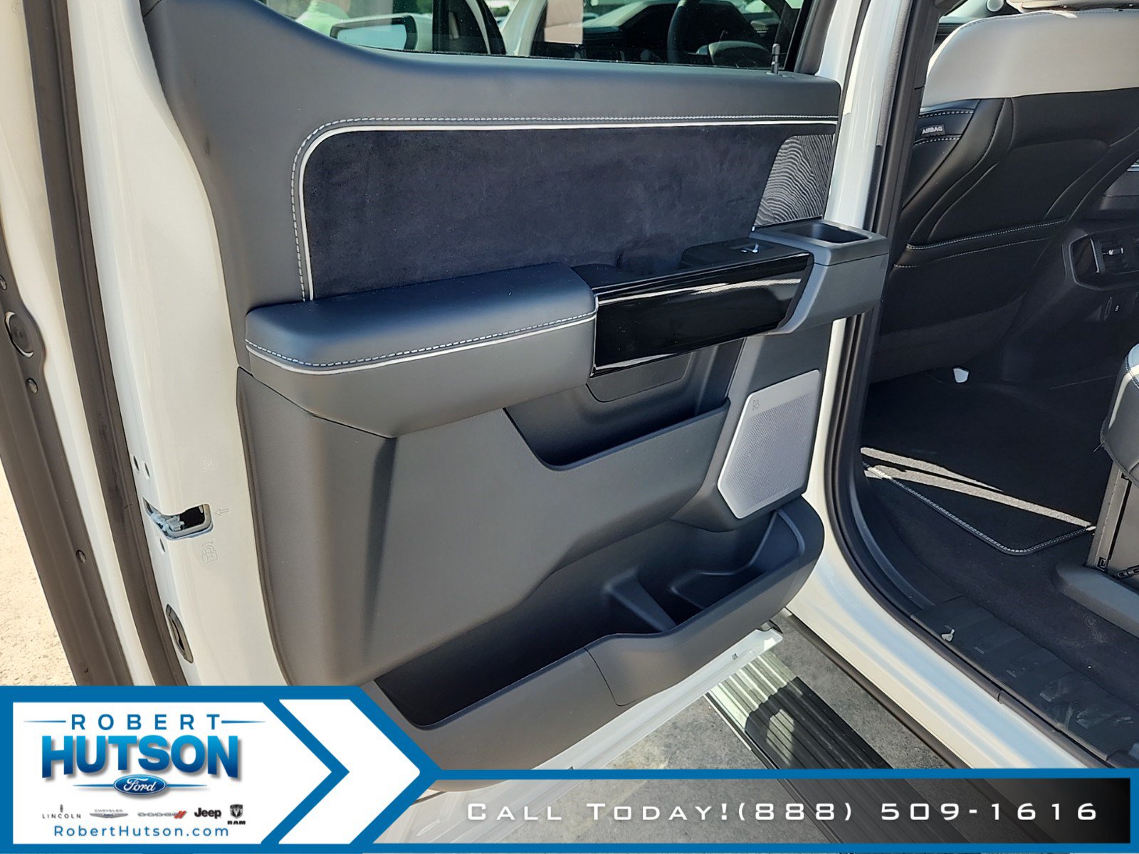 New 2023 Ford F150 Lightning Platinum AWD/4WD image 14