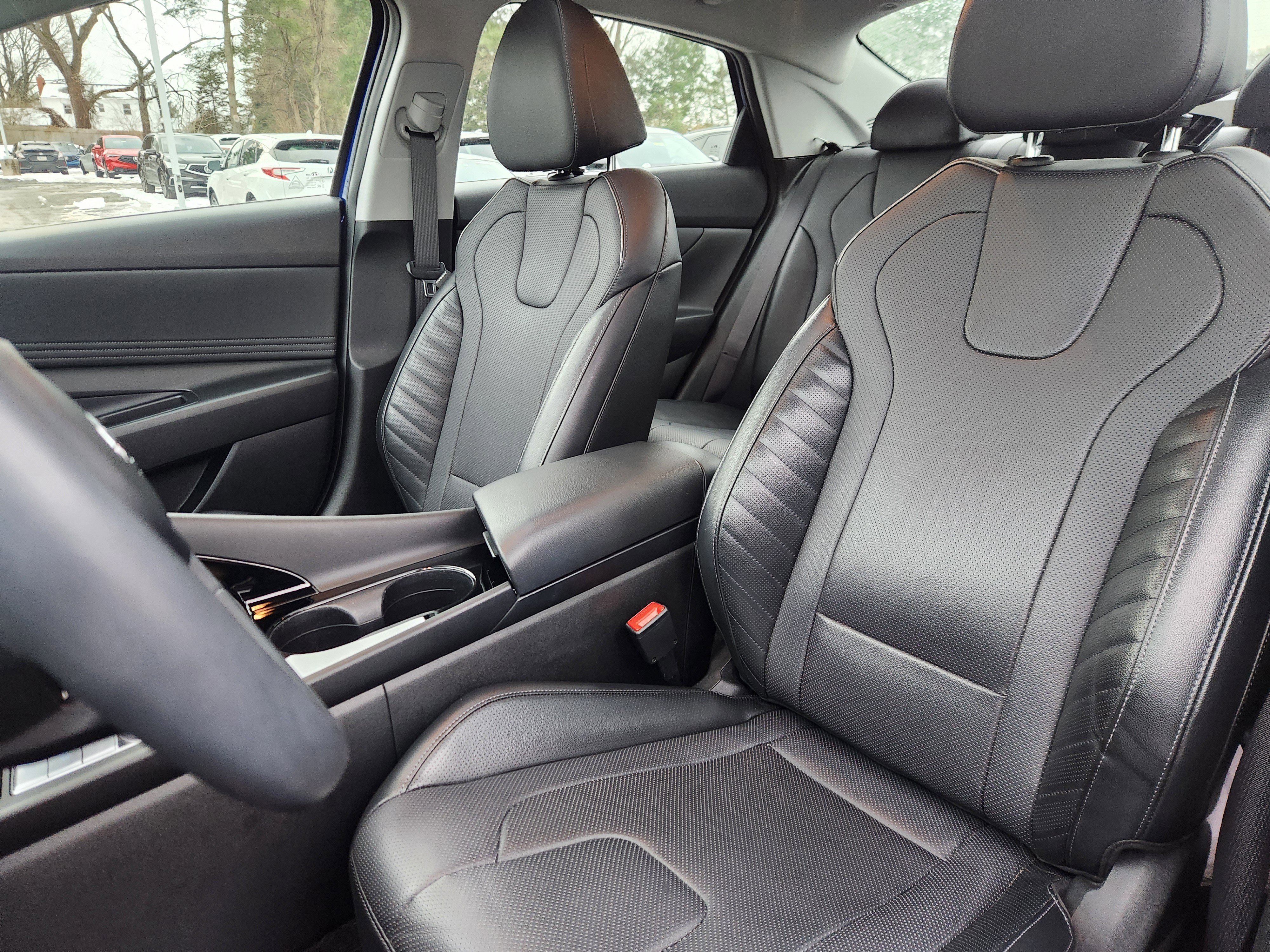 Certified 2023 Hyundai Elantra Limited w/ Preferred Accessory Package image 7