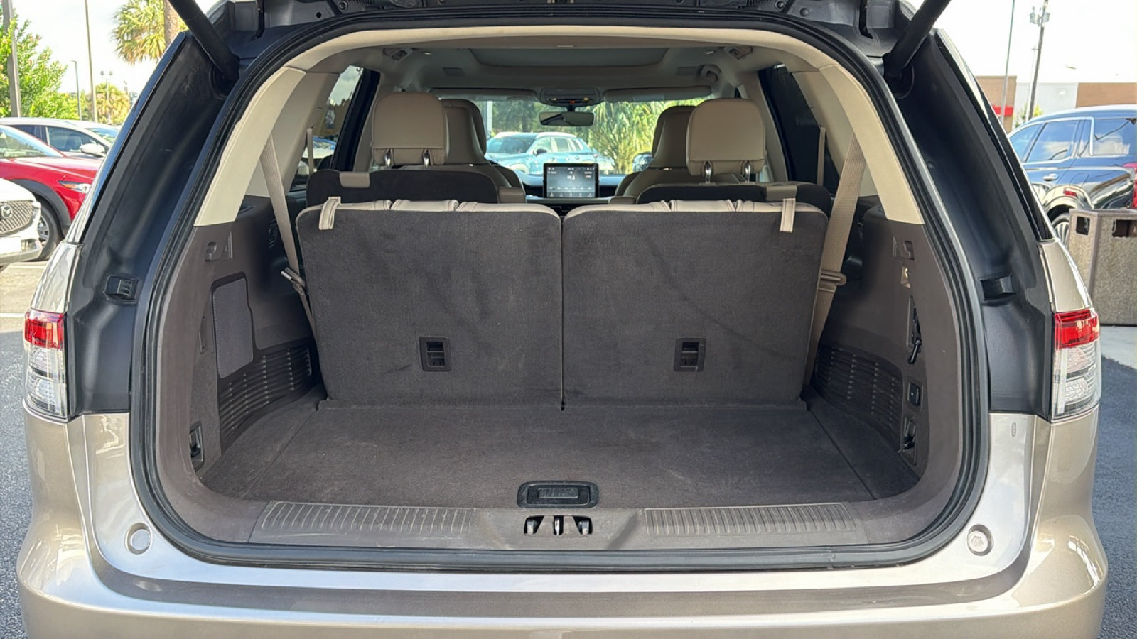 Used 2020 Lincoln Aviator Reserve w/ Equipment Group 201A RWD image 28