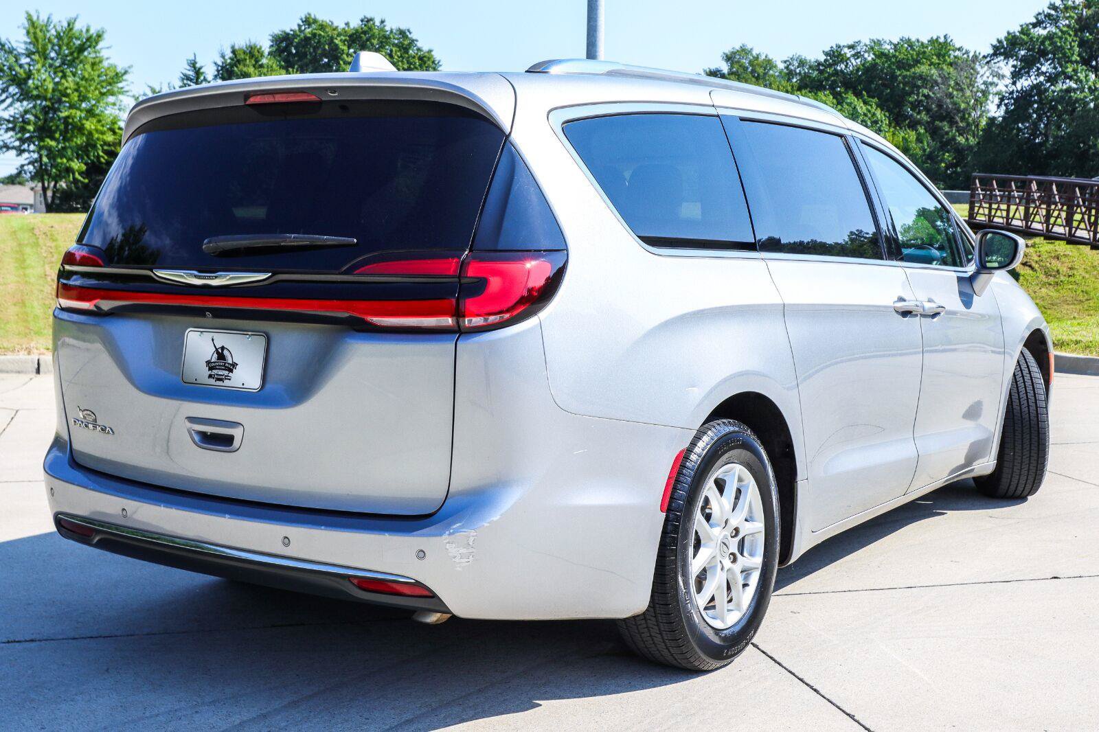 Used 2021 Chrysler Pacifica Touring-L FWD image 17