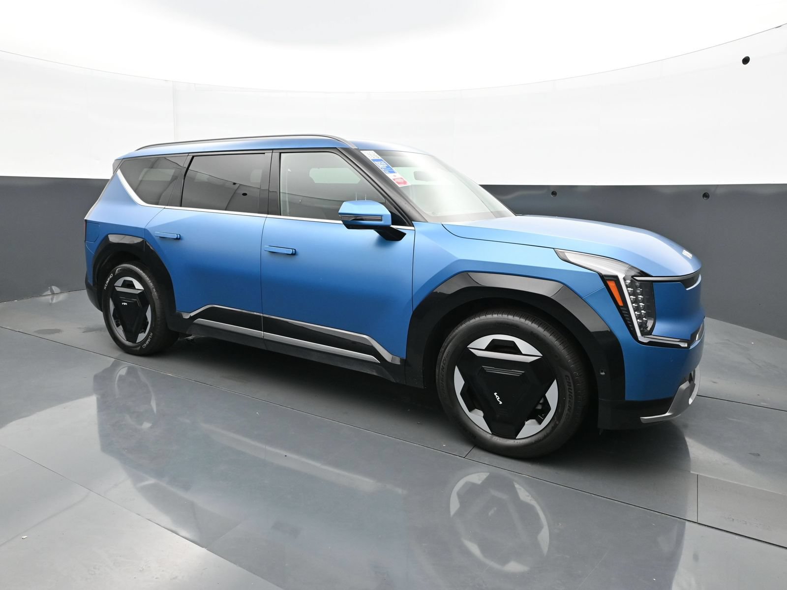 Used 2024 Kia EV9 Land w/ Towing Package AWD/4WD image 9