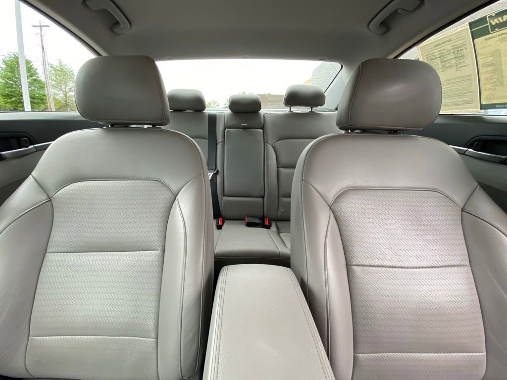 Used 2020 Hyundai Elantra Limited image 29