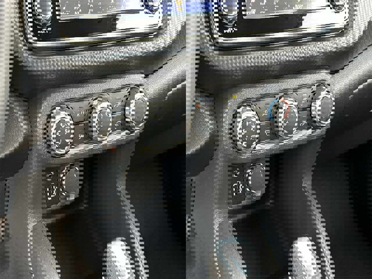 Used 2021 Nissan Kicks S image 24