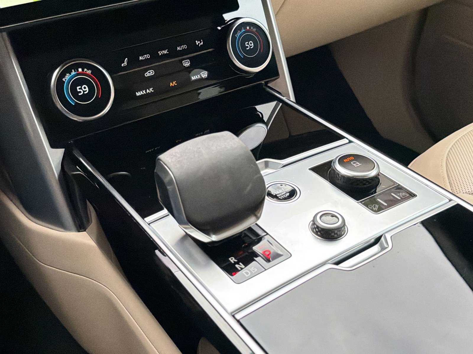 Certified 2023 Land Rover Range Rover SE image 19