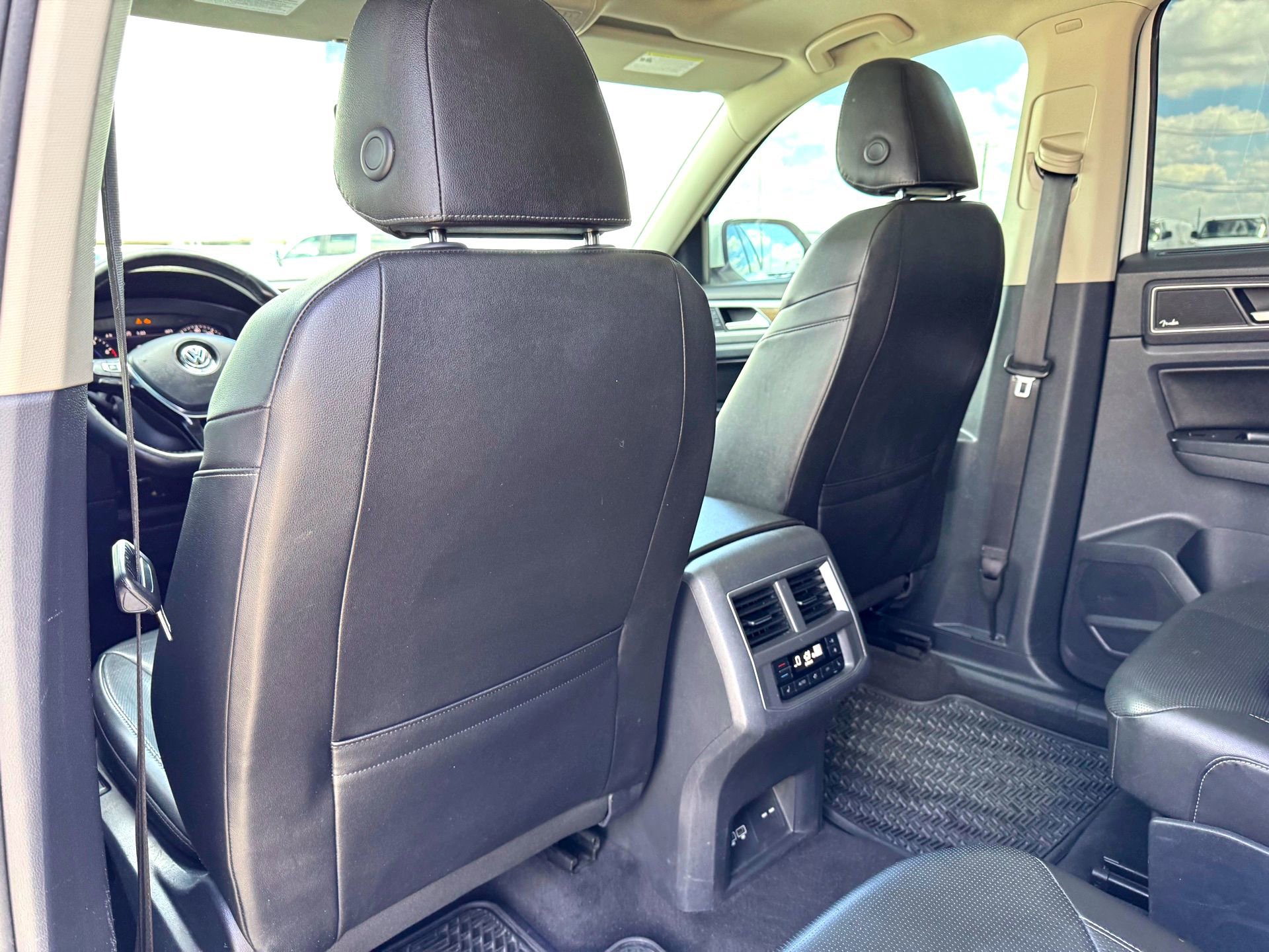 Used 2018 Volkswagen Atlas SEL Premium image 21