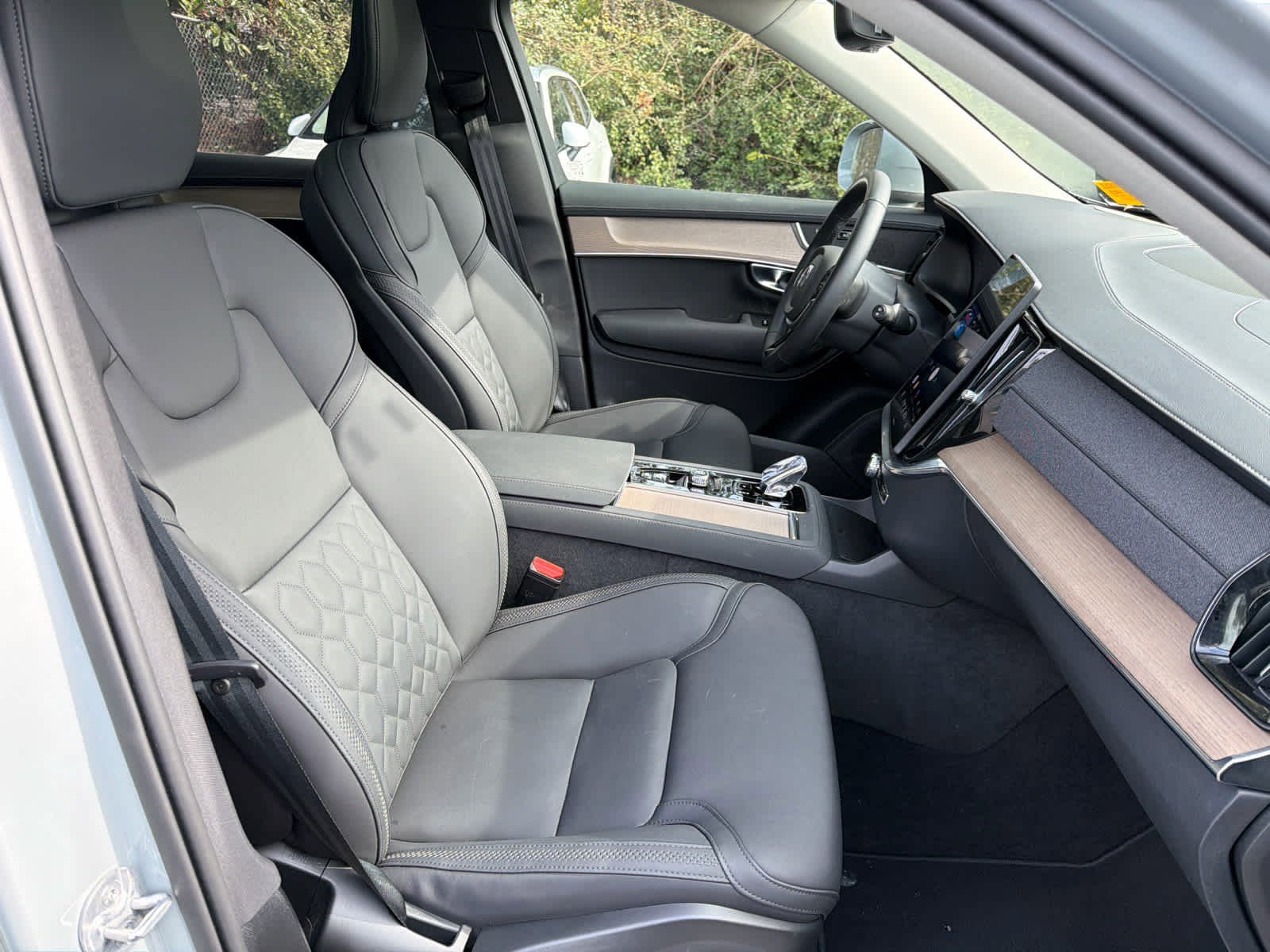 Certified 2025 Volvo XC90 B6 Plus image 53