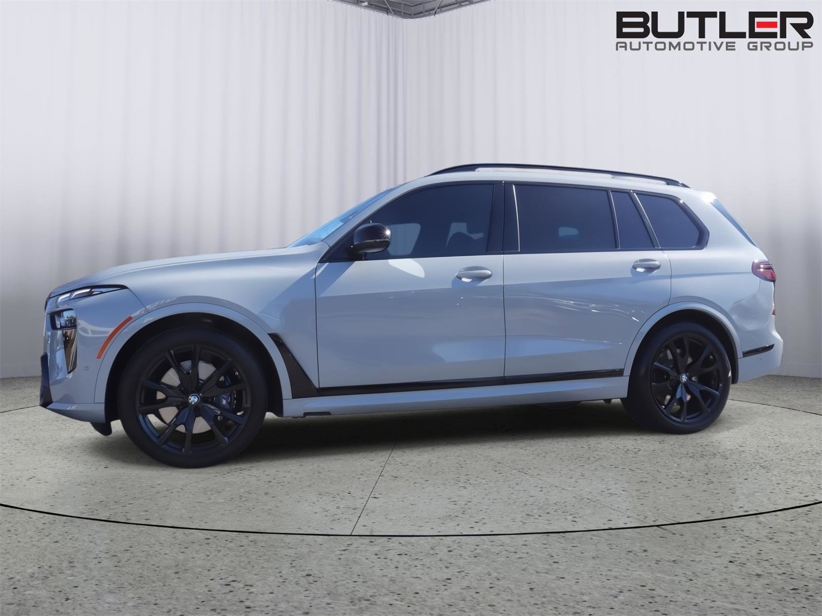Used 2025 BMW X7 M60i image 1