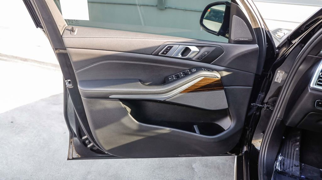 Used 2021 BMW X5 xDrive40i w/ Premium Package image 22