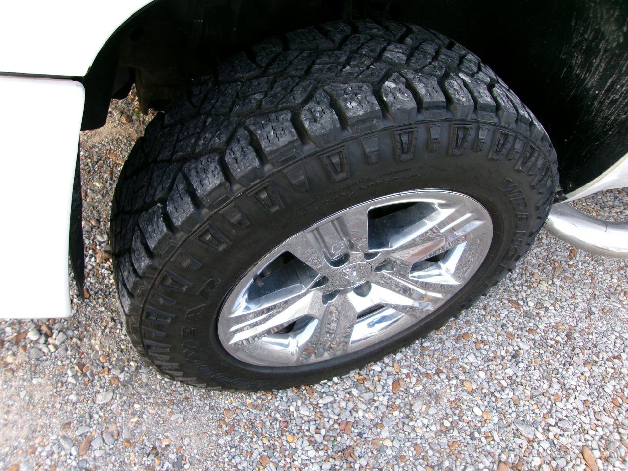 Used 2007 Chevrolet Silverado 1500 LTZ w/ Safety Package AWD/4WD image 4