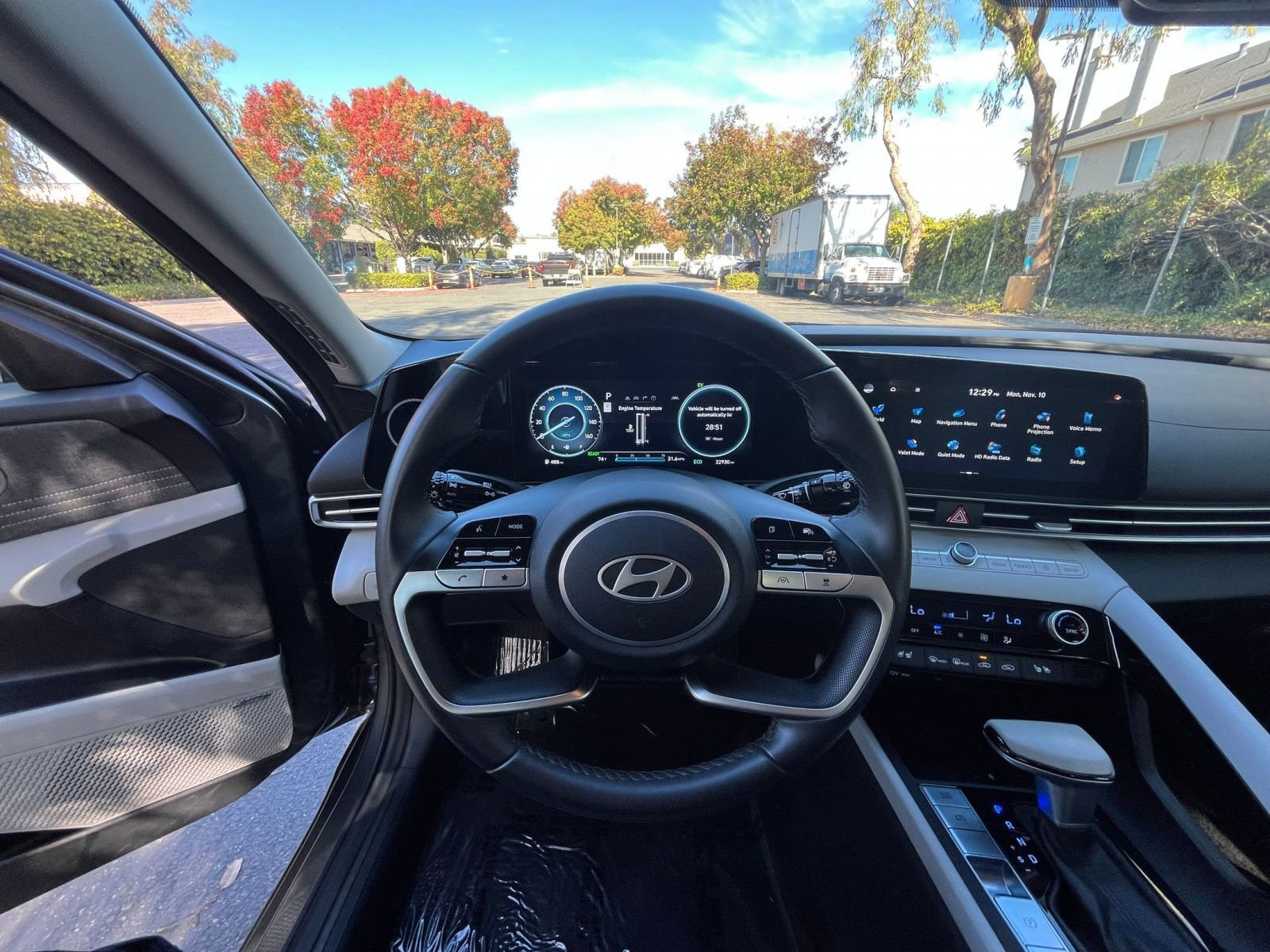 Used 2025 Hyundai Elantra Limited image 33