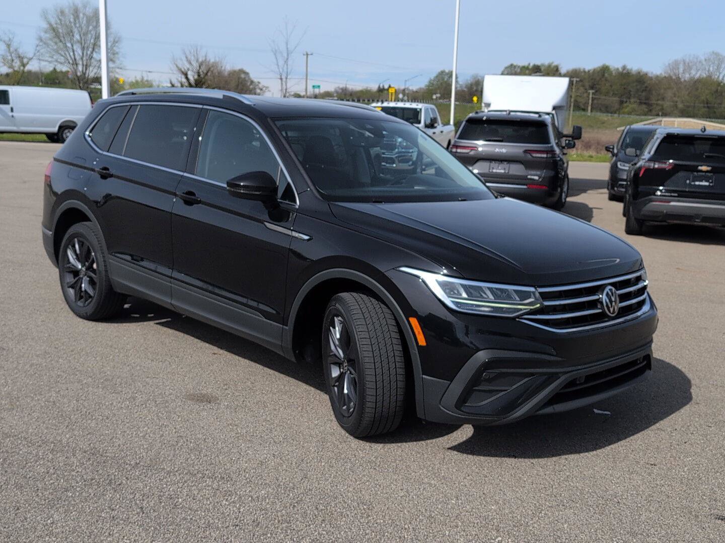Used 2022 Volkswagen Tiguan SE AWD/4WD image 9