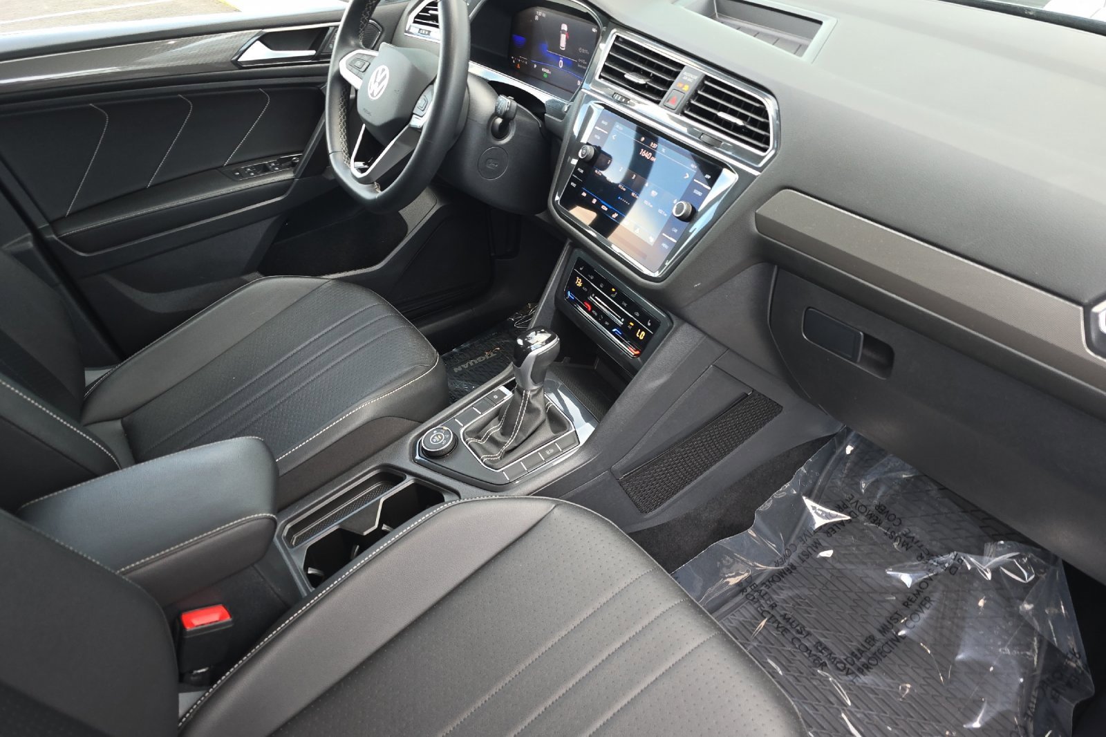 Used 2022 Volkswagen Tiguan SE image 17