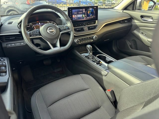 Used 2024 Nissan Altima 2.5 SV w/ SV Premium Package FWD image 16
