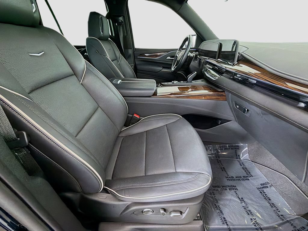 Used 2024 Cadillac Escalade Premium Luxury w/ Performance Package AWD/4WD image 28