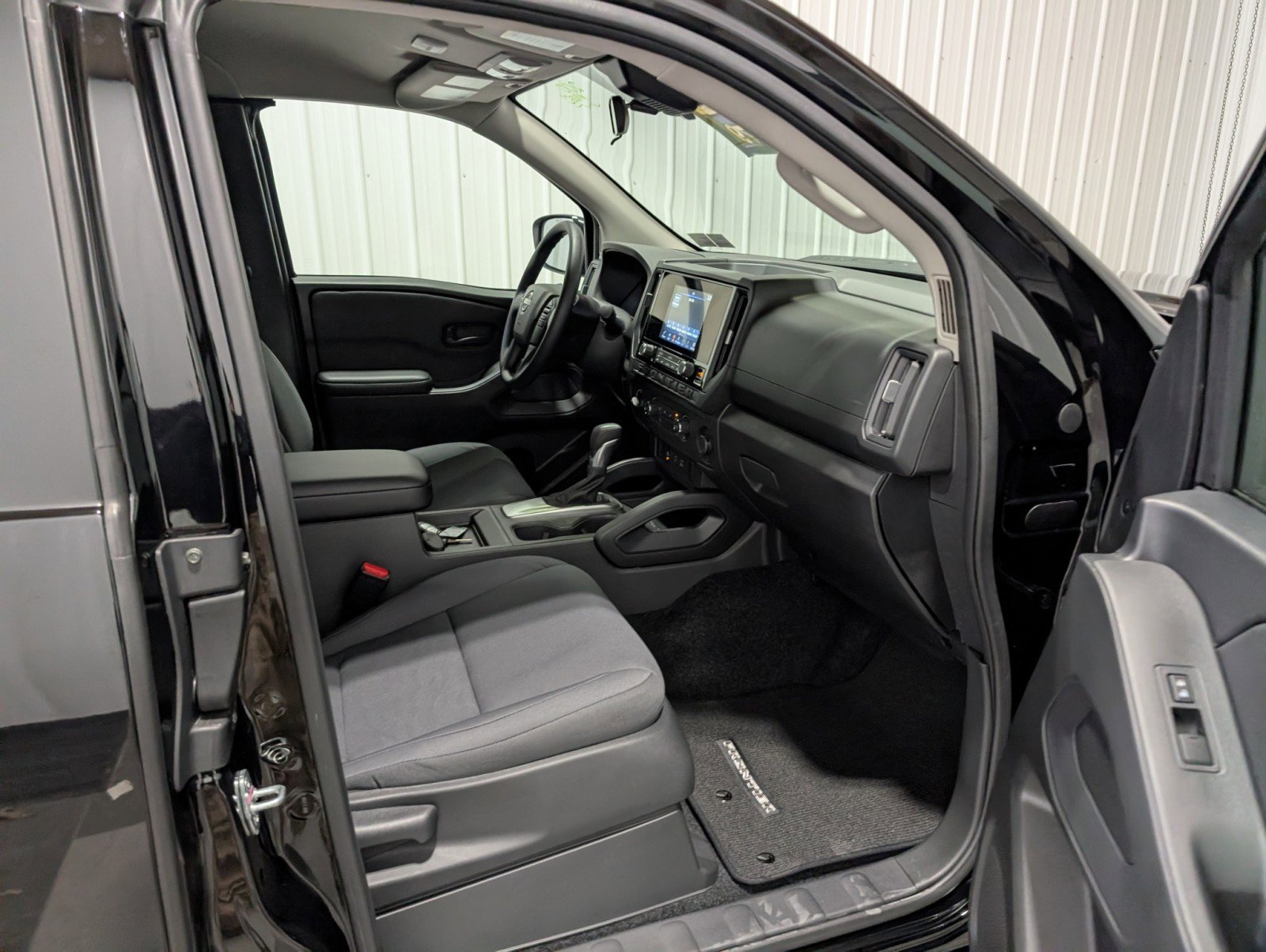 Used 2025 Nissan Frontier S image 27