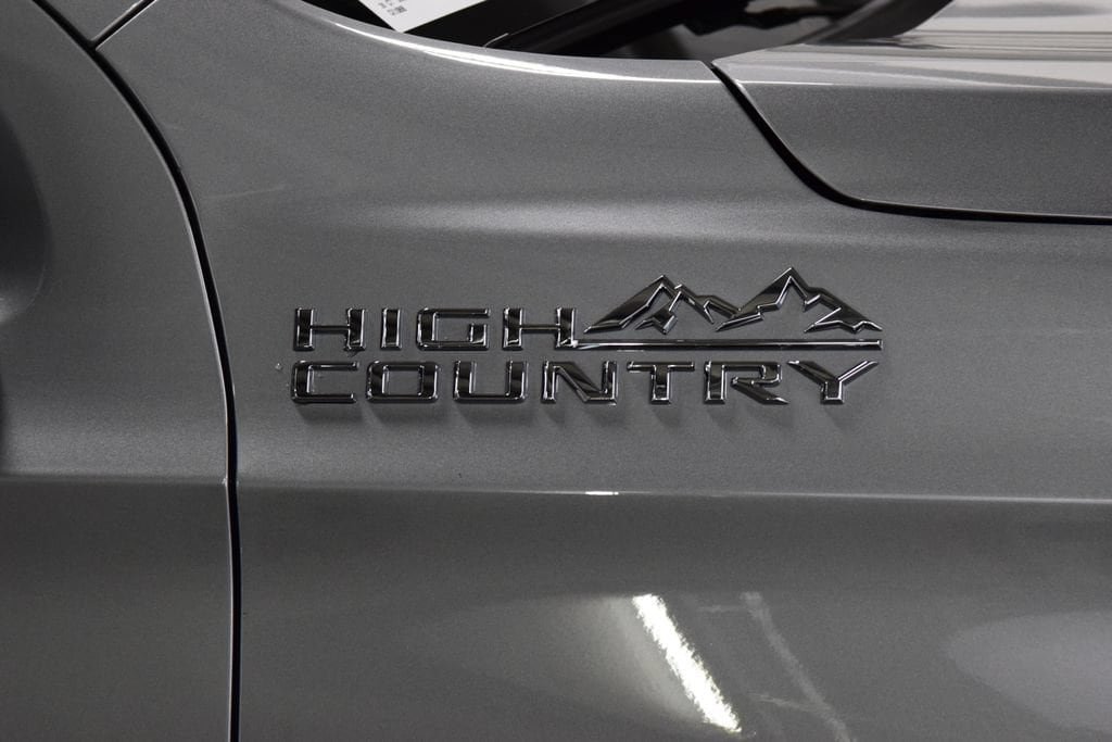 New 2026 Chevrolet Suburban High Country AWD/4WD image 16