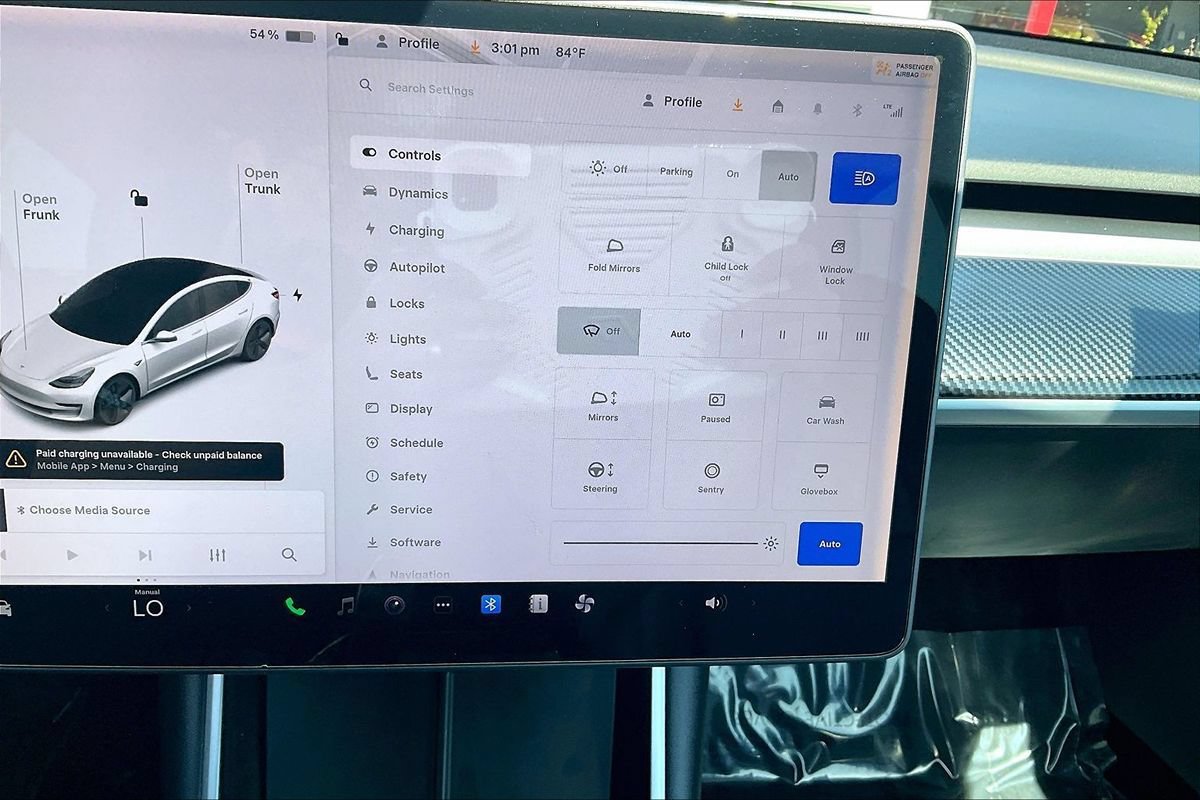 Used 2020 Tesla Model 3 Standard Range Plus RWD image 16