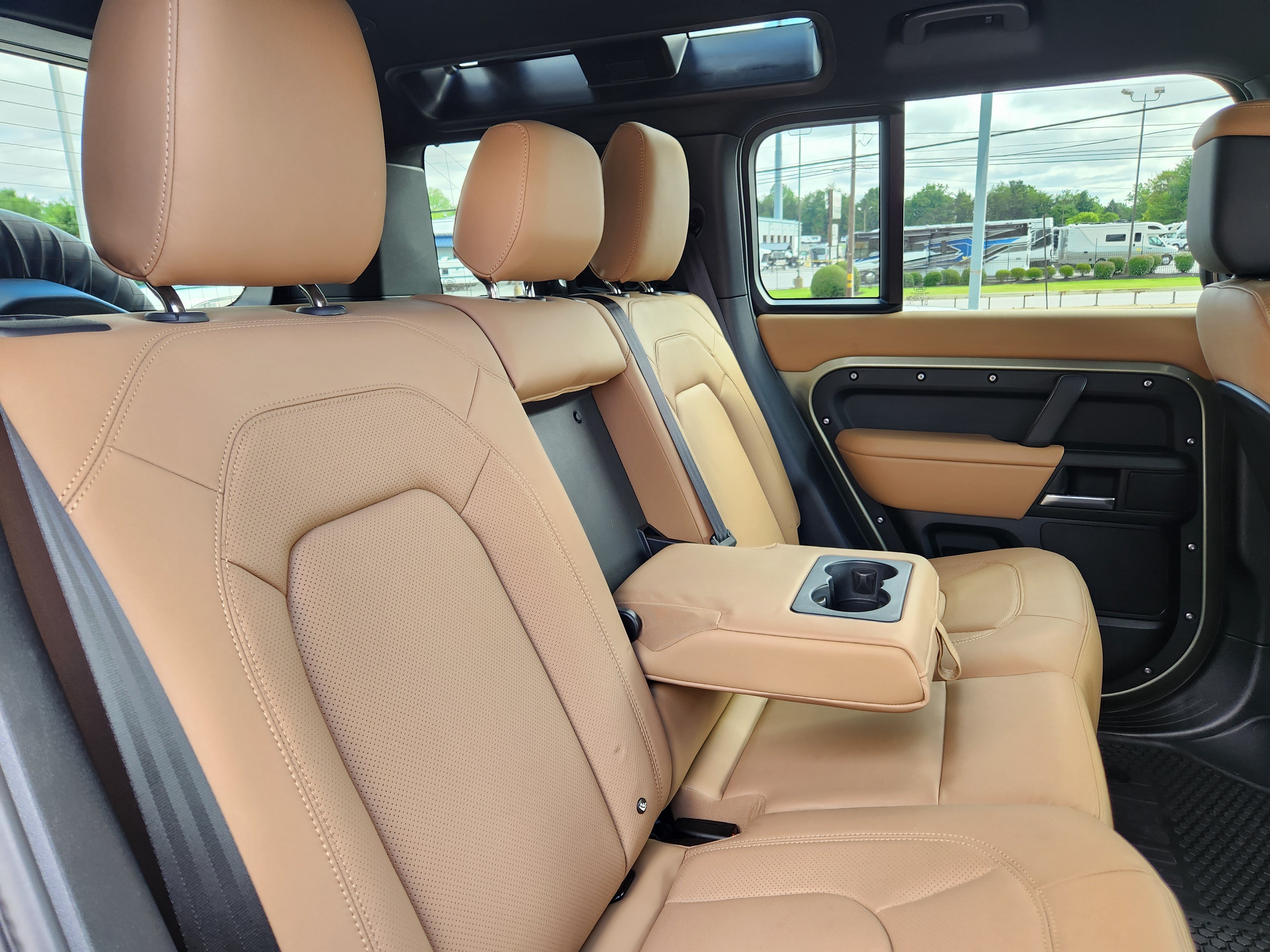 Certified 2025 Land Rover Defender 110 X-Dynamic SE AWD/4WD image 15