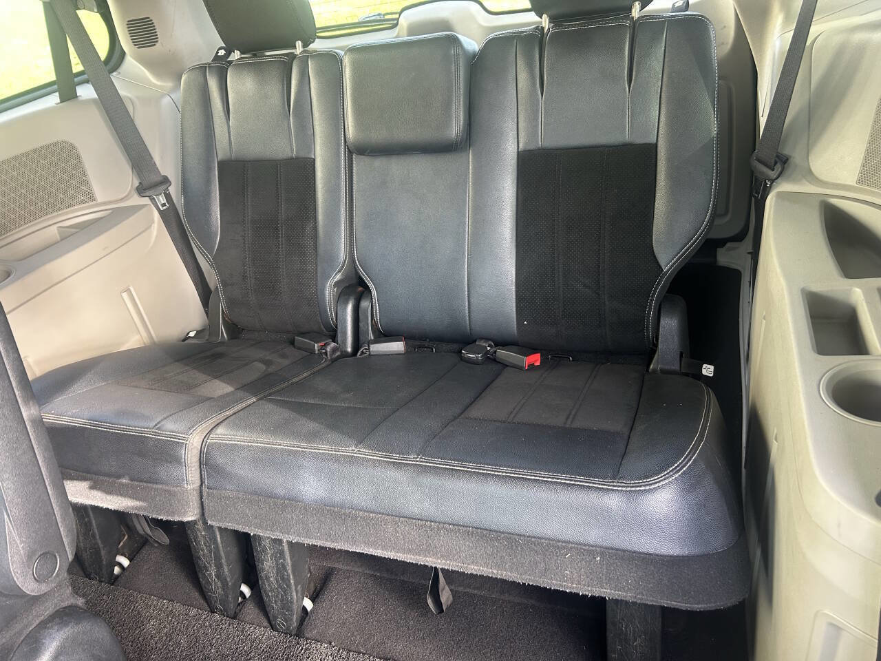 Used 2017 Dodge Grand Caravan SXT image 6