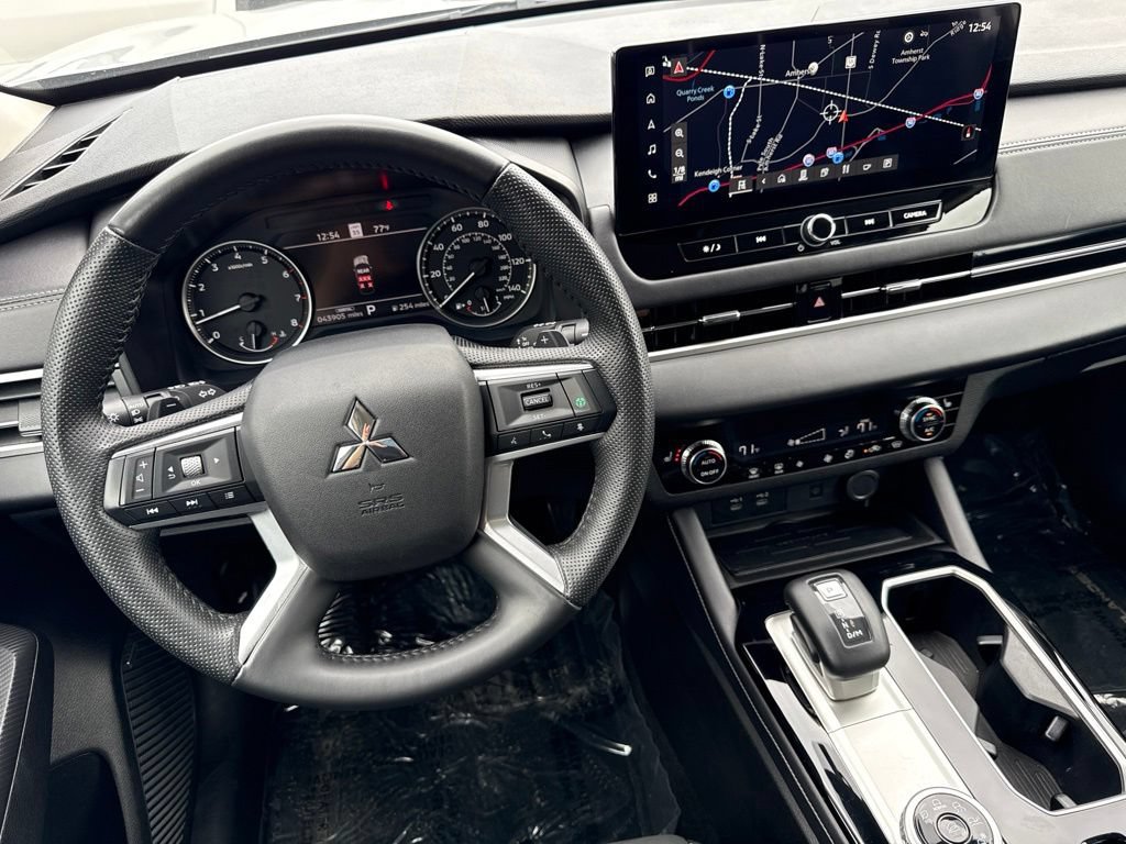 Used 2025 Mitsubishi Outlander SE AWD/4WD image 25