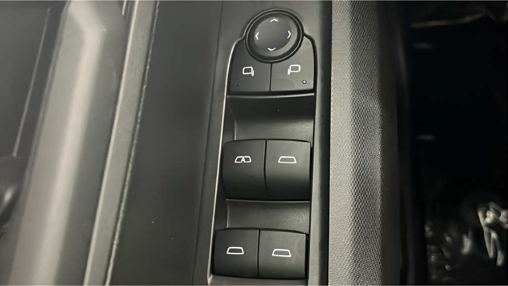 Used 2025 Chevrolet Colorado Trail Boss AWD/4WD image 29