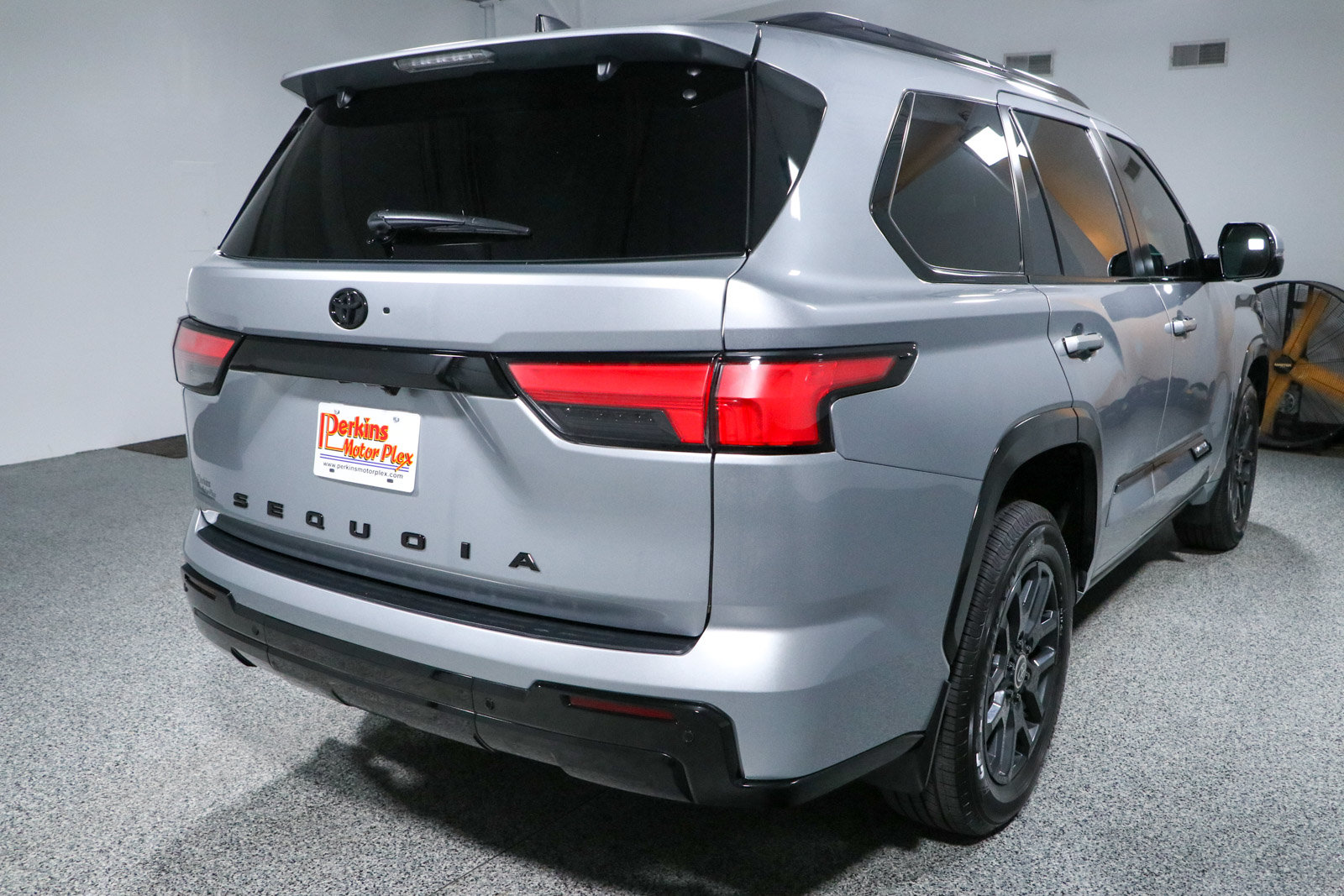 Used 2024 Toyota Sequoia Platinum AWD/4WD image 7