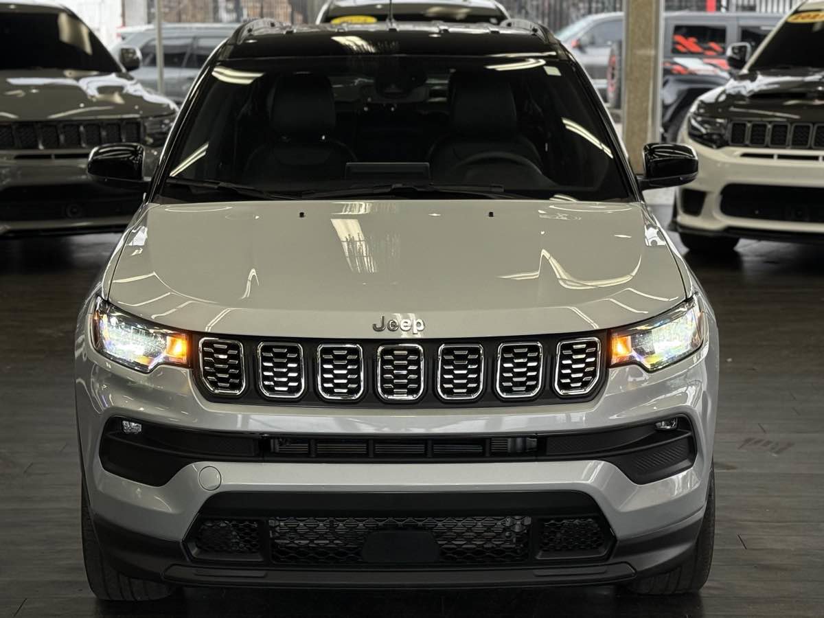 Used 2025 Jeep Compass Limited image 3