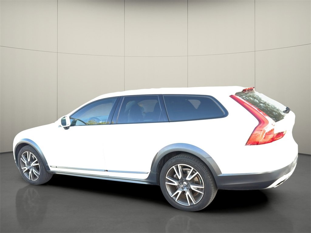 Used 2018 Volvo V90 T6 Cross Country w/ Convenience Package image 5
