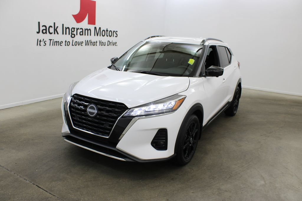 Used 2024 Nissan Kicks SR FWD image 2