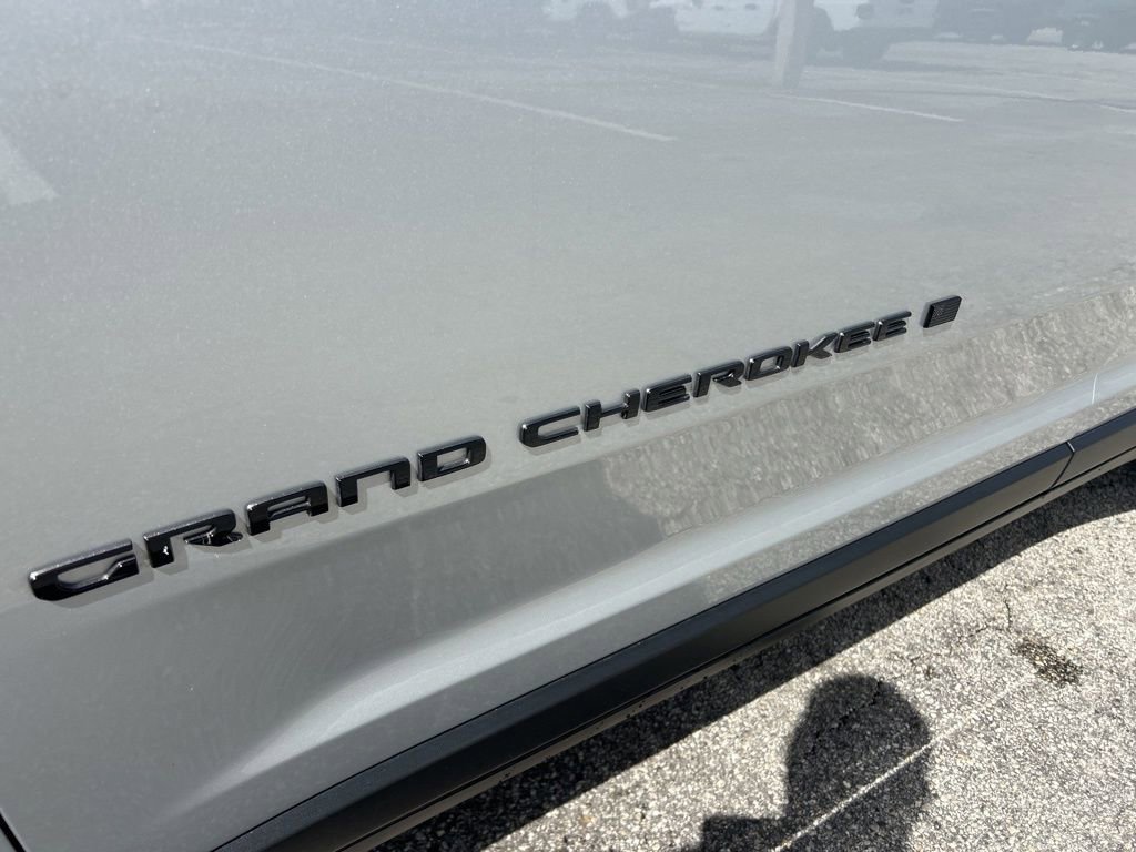 Certified 2025 Jeep Grand Cherokee Limited w/ Black Appearance Package image 20