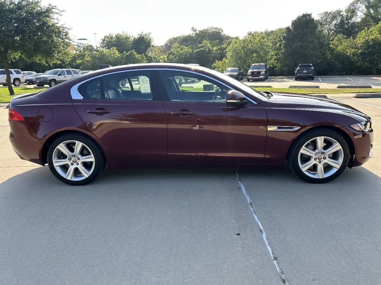 Used 2017 Jaguar XE Premium RWD image 5