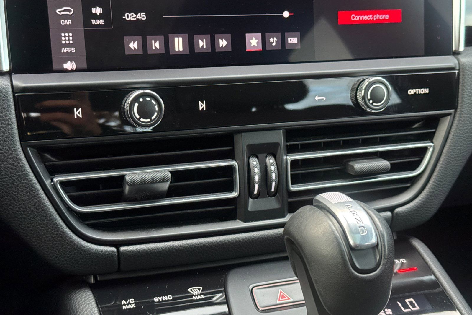 Used 2024 Porsche Macan image 21