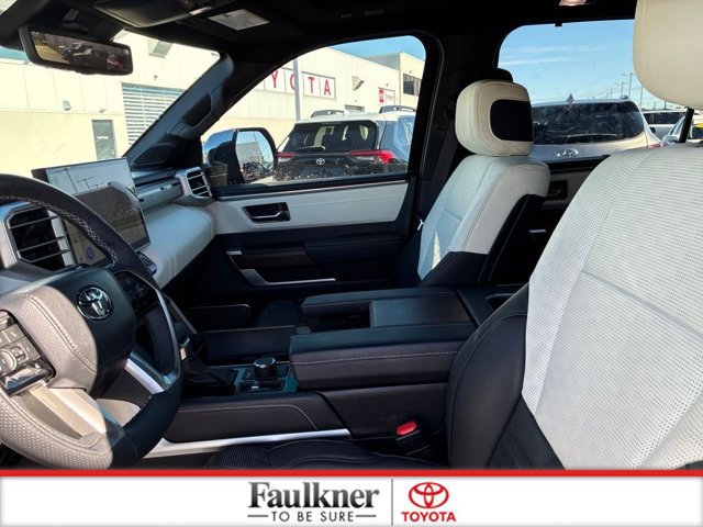 Used 2025 Toyota Sequoia Capstone AWD/4WD image 31