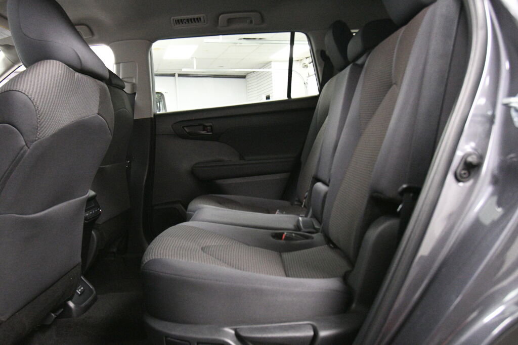 Certified 2024 Toyota Highlander LE image 19
