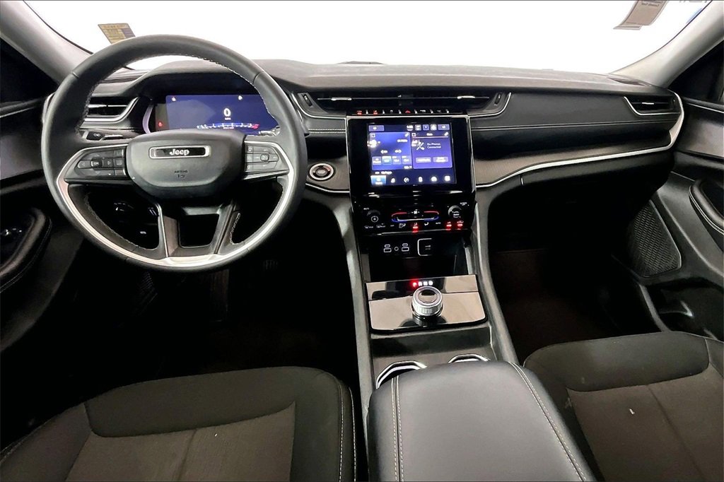 Used 2023 Jeep Grand Cherokee Laredo X image 11