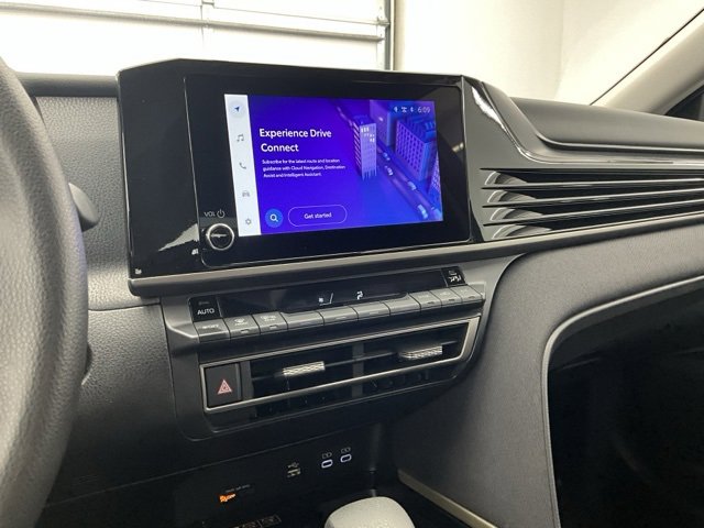 Used 2025 Toyota Camry SE image 10