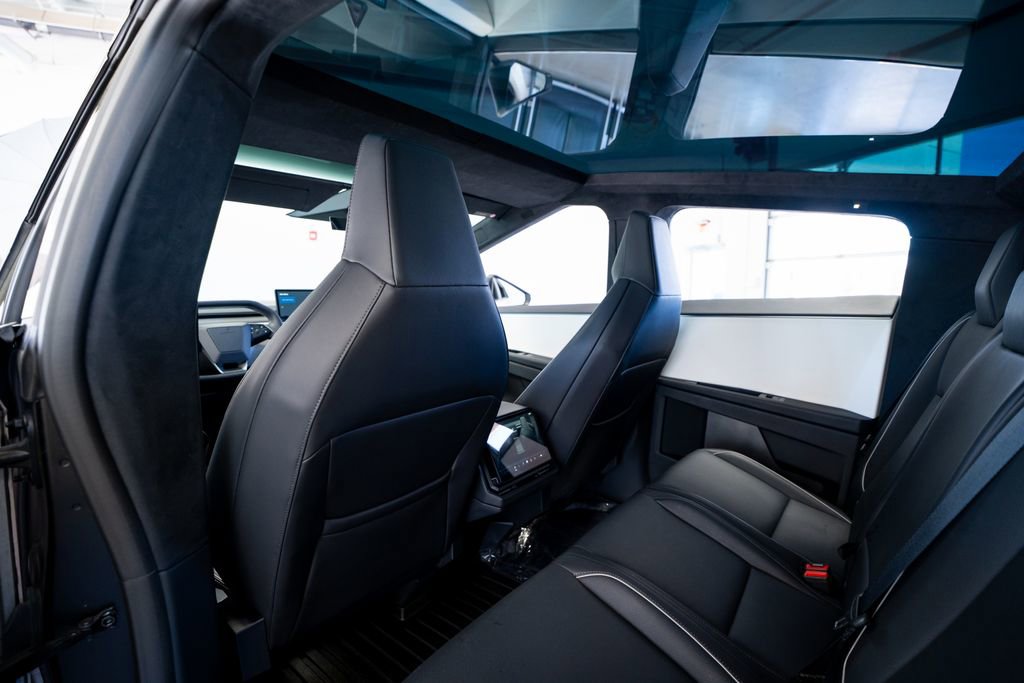 Used 2024 Tesla Cybertruck AWD Crew Cab image 37