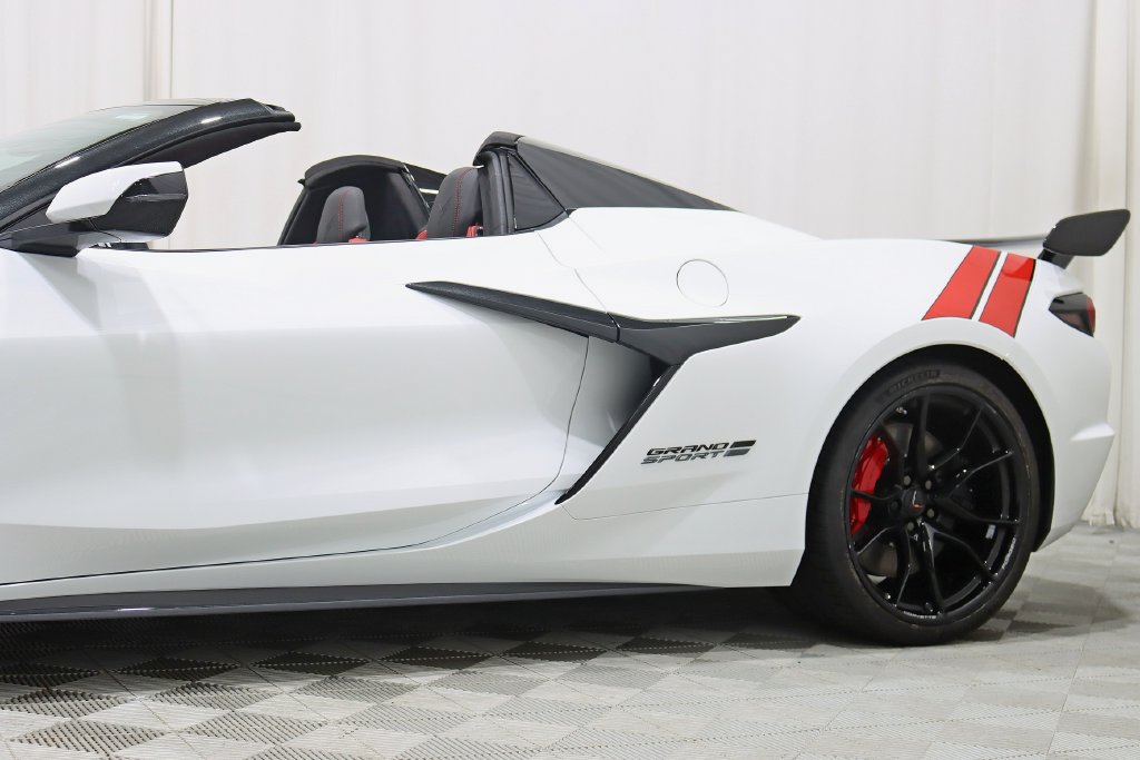 Used 2027 Chevrolet Corvette Grand Sport RWD image 4