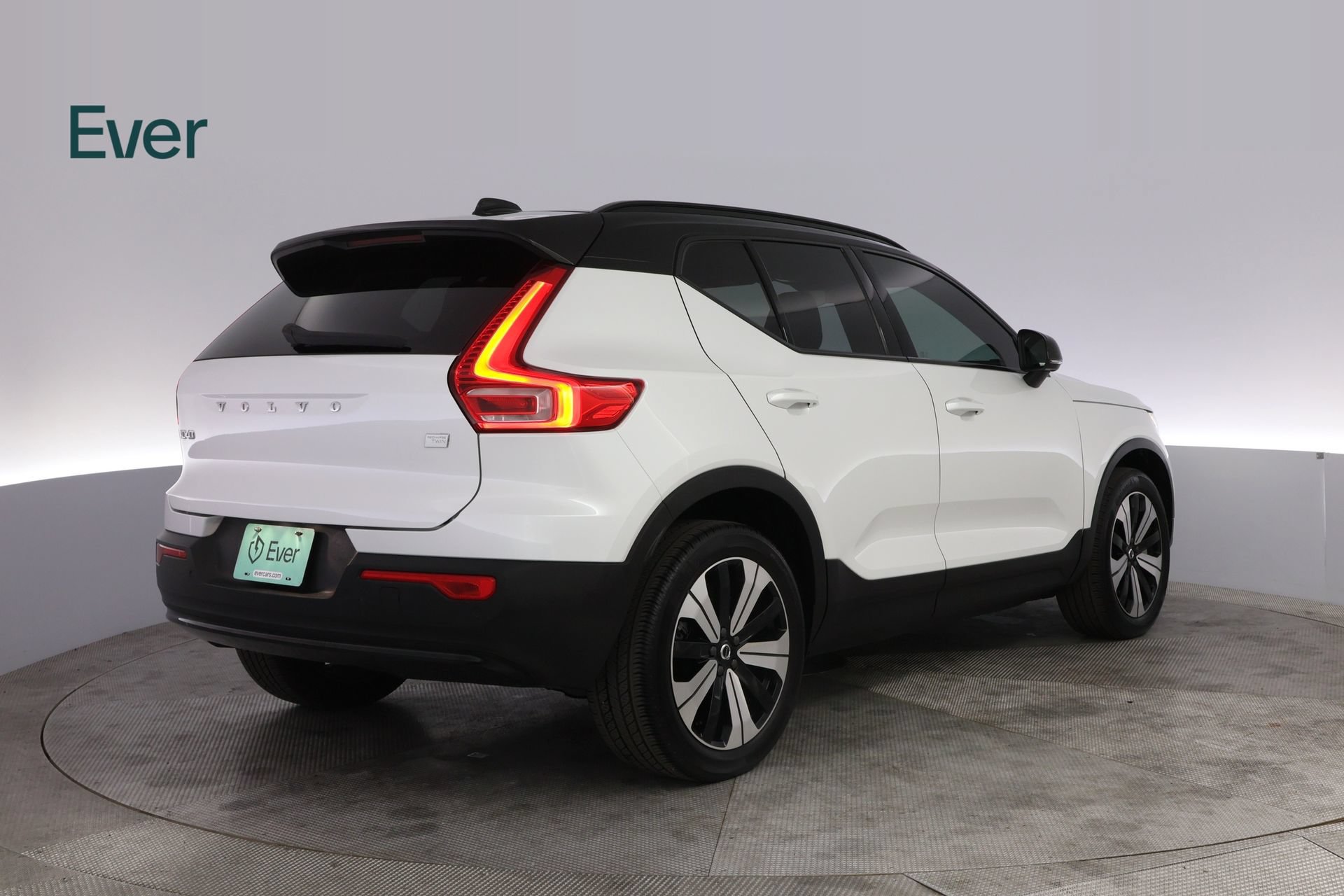 Used 2023 Volvo XC40 Recharge Plus AWD/4WD image 3