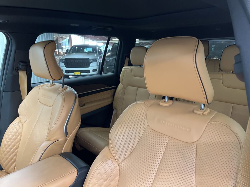 Used 2025 Jeep Grand Cherokee L Summit image 15