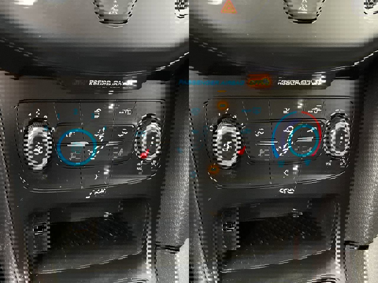 Used 2015 Ford Focus SE w/ SE Cold Weather Package image 16