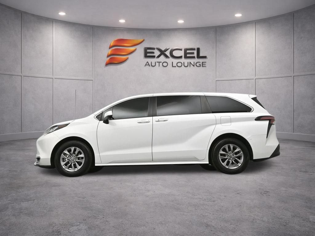 Used 2022 Toyota Sienna LE FWD image 35