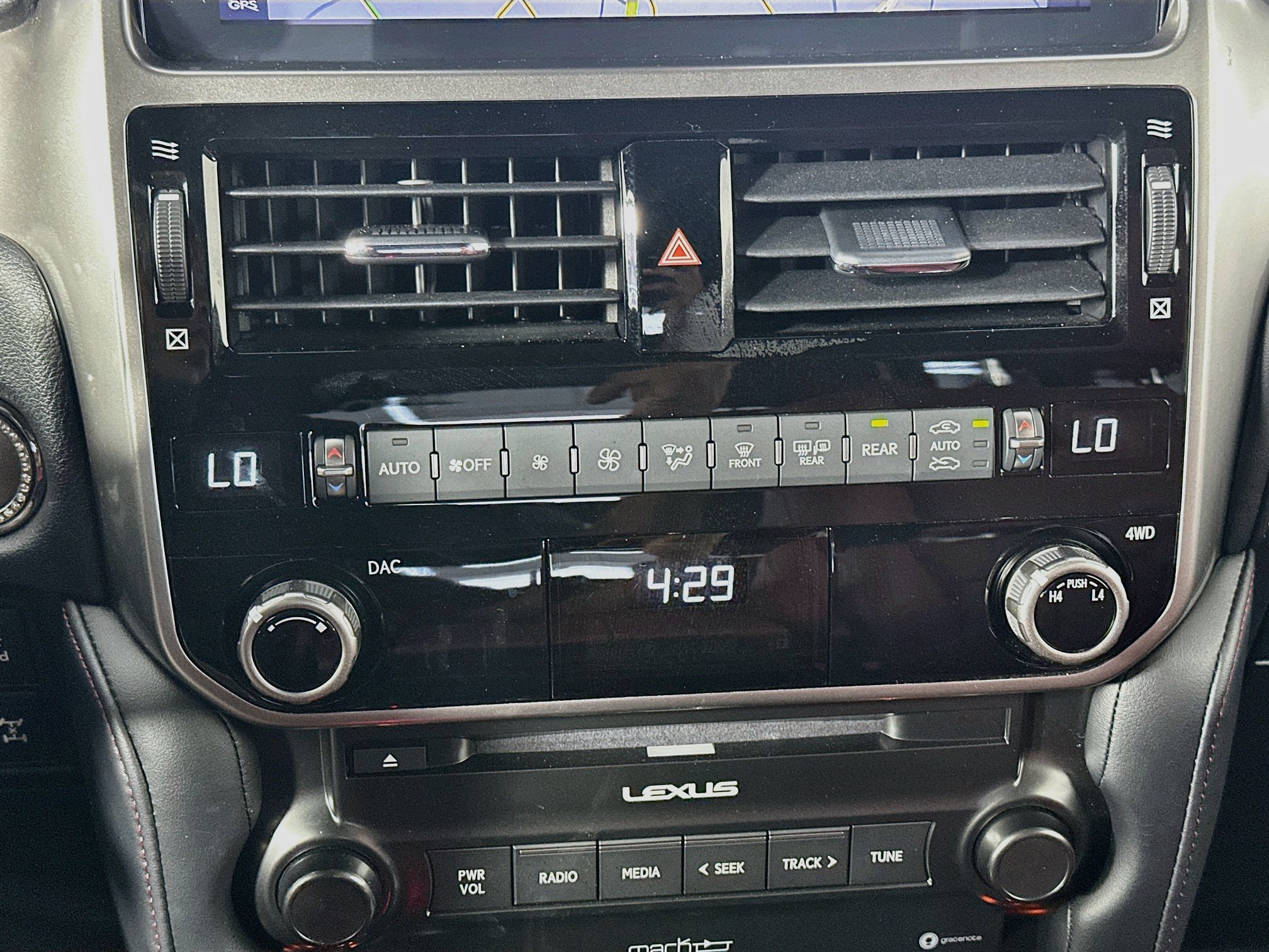 Used 2023 Lexus GX 460 Premium w/ Accessory Package AWD/4WD image 24