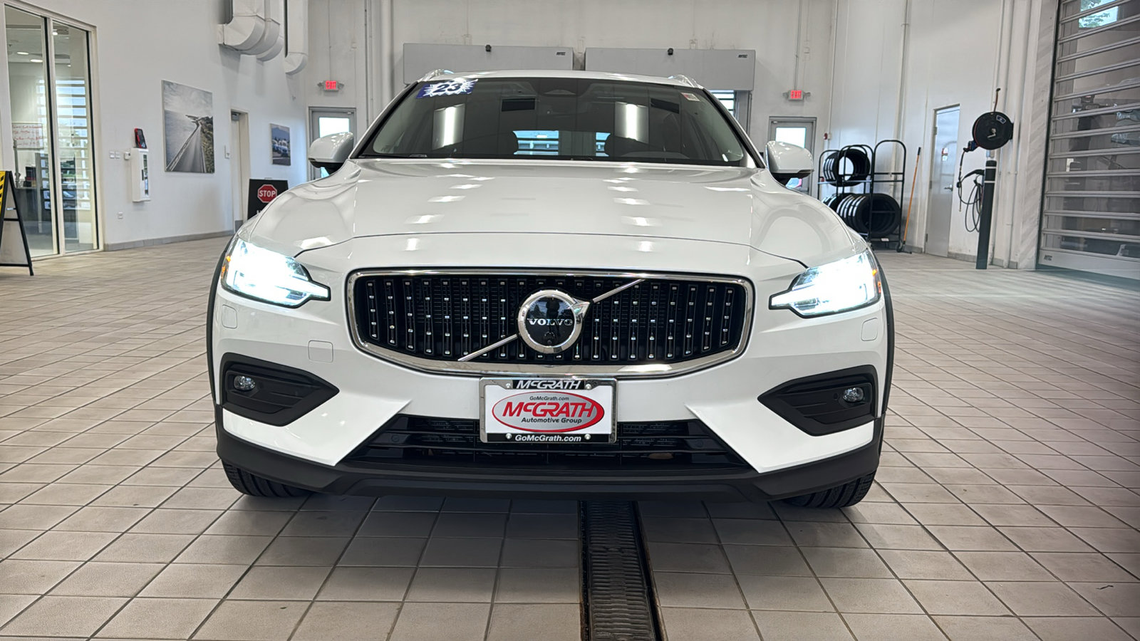 Used 2023 Volvo V60 B5 Cross Country Plus w/ Climate Package AWD/4WD image 10