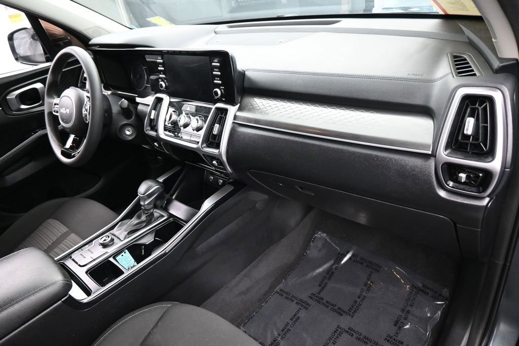 Used 2022 Kia Sorento LX FWD image 39