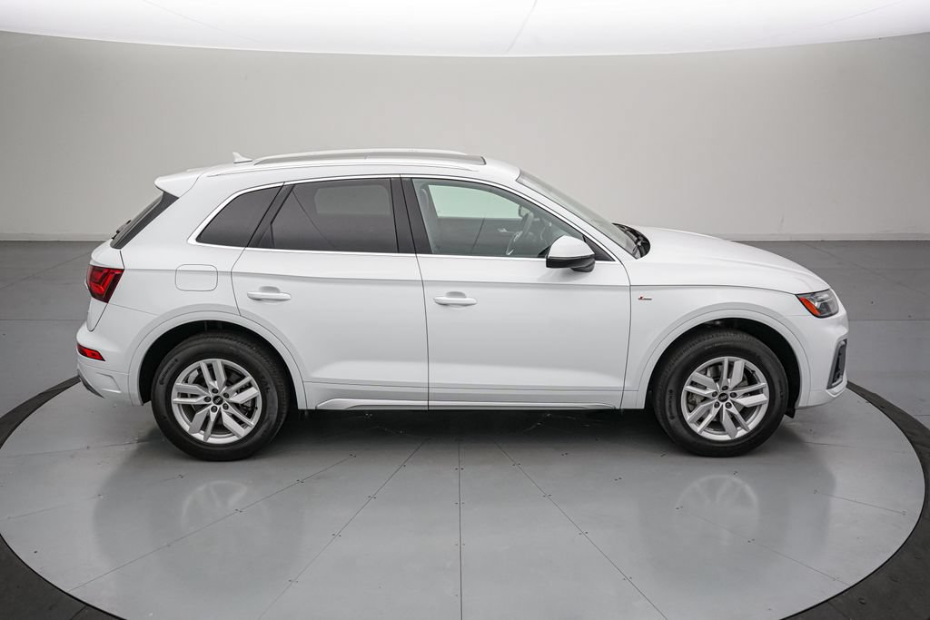 Used 2023 Audi Q5 2.0T Premium w/ Convenience Package AWD/4WD image 3