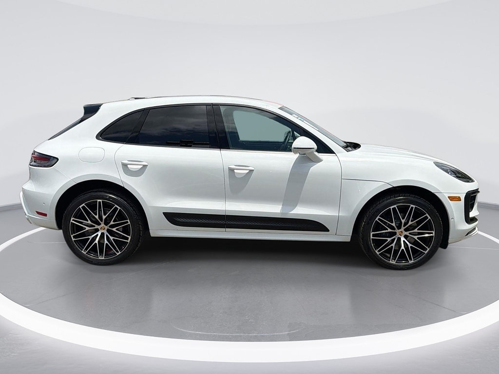 Used 2022 Porsche Macan AWD/4WD image 3